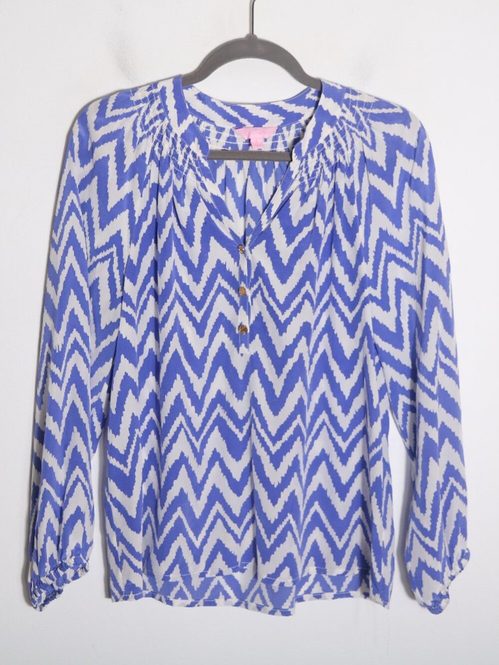 Lilly Pulitzer Womens Elsa Silk Blouse Small Chevron Iris Blue V Neck Preppy